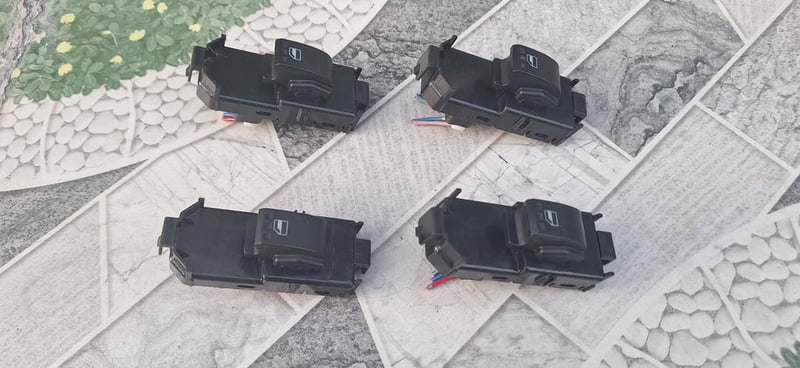 สวิทช์กดกระจก DAIHATSU แท้ มือสองญี่ปุ่น สวิทช์กดกระจก DAIHATSU แท้ มือสองญี่ปุ่น