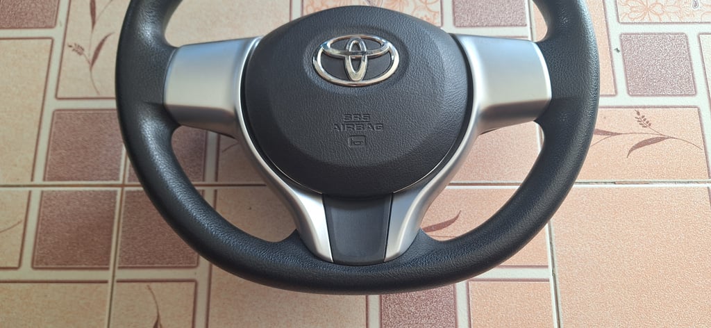 พวงมาลัย TOYOTA 3ก้าน ขนาด14นิ้ว