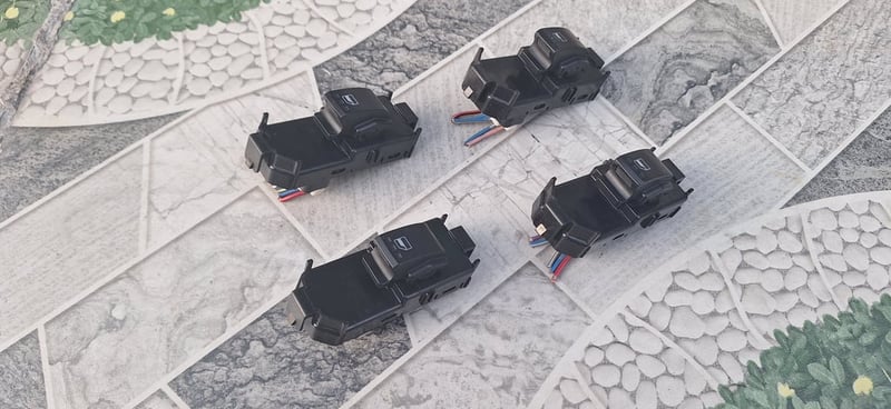 สวิทช์กดกระจก DAIHATSU แท้ มือสองญี่ปุ่น สวิทช์กดกระจก DAIHATSU แท้ มือสองญี่ปุ่น