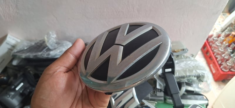 โลโก้ VW แท้ ตัวใหญ่ขนาด13.7เซนติเมตร สำหรับติดหน้ารถ 