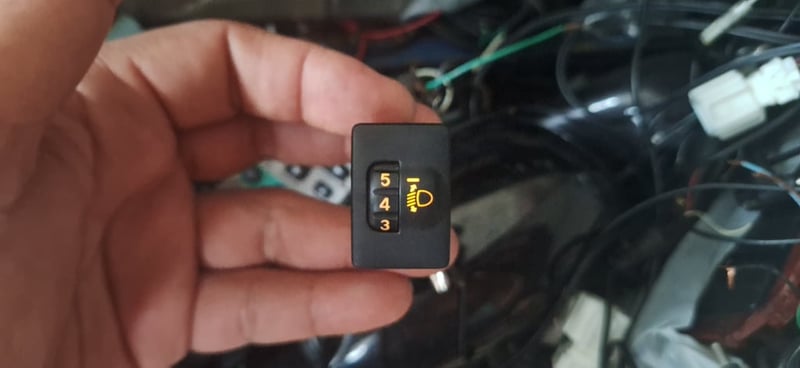 สวิทช์ปรับระดับไฟหน้า Toyota แท้ ไฟสีส้ม ขนาดใส่ช่องสวิทช์ Yaris 