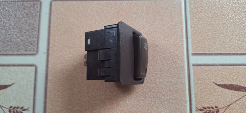 สวิทช์ไล่ฝ้า Toyota Ae92 สีน้ำตาล