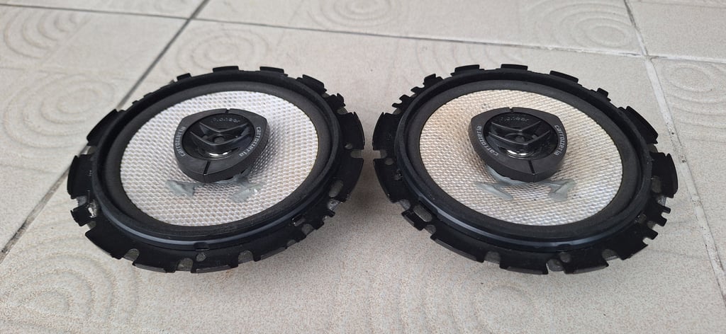 ดอกลำโพงติดรถยนต์ Pioneer Carrozzeria ขนาด 6นิ้วแกนร่วม 2 ทาง ดอกลำโพงติดรถยนต์ Pioneer Carrozzeria ขนาด 6นิ้วแกนร่วม 2 ทาง
