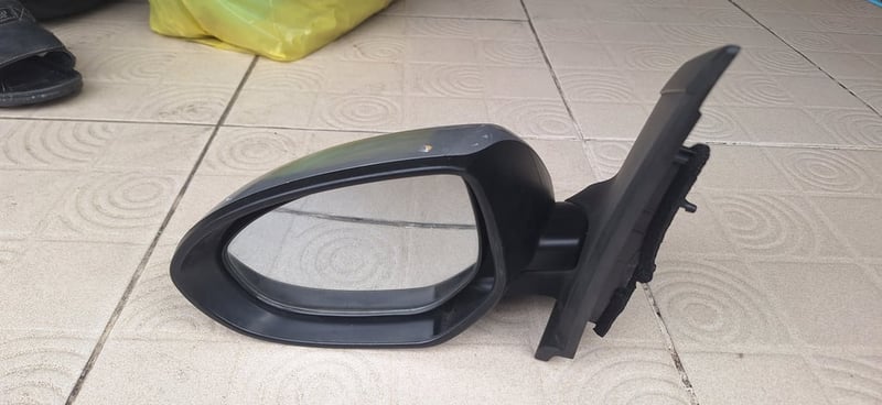 กระจกมองข้าง Mazda2 แท้ ข้างซ้าย โฉมแรก สีบอร์นเงิน