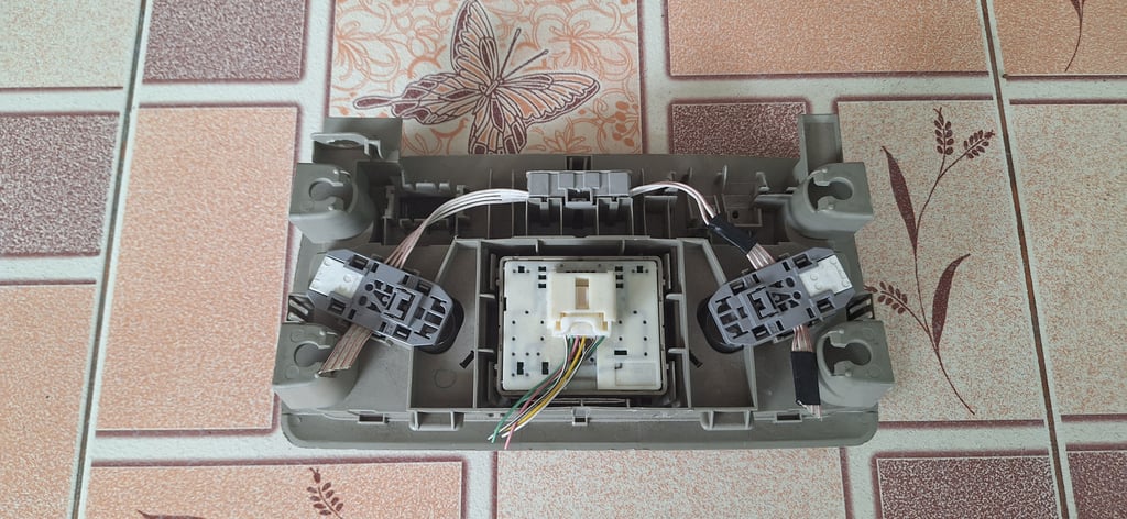 ไฟส่องแผนที่ ไฟในเก๋ง ไฟเพดาน Toyota Estima แท้