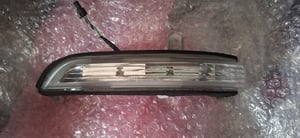 ไฟเลี้ยวกระจกมองข้าง Nissan j32 ข้างซ้าย แท้