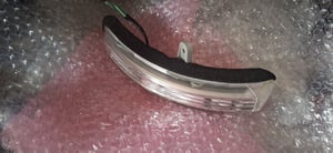 ไฟเลี้ยวกระจกมองข้าง Nissan j32 ข้างซ้าย แท้