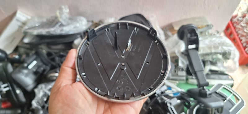 โลโก้ VW แท้ ตัวใหญ่ขนาด13.7เซนติเมตร สำหรับติดหน้ารถ 