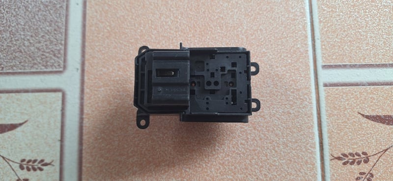 สวิทช์กดขึ้นลงกระจกประตูไฟฟ้า HONDA แท้ สวิทช์กดขึ้นลงกระจกประตูไฟฟ้า HONDA แท้