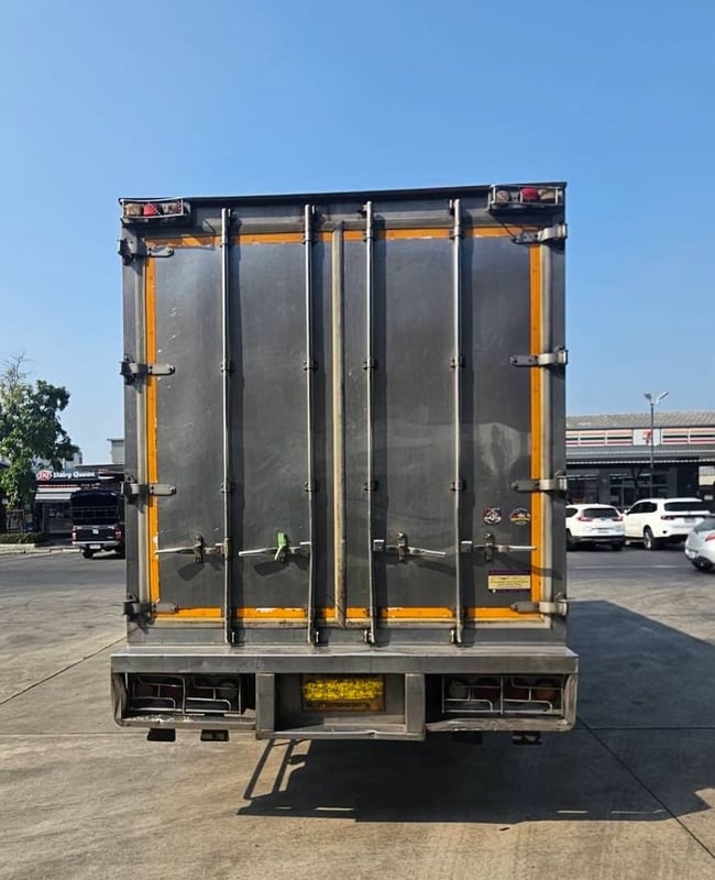 ขาย6ล้อก้องเย็น