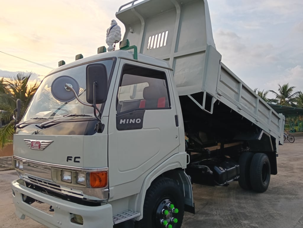 ขายรถ6ล้อดั๊มพ์ Hino Fc 120แรง รถพร้อมใช้งาน เอกสารพร้อมโอน