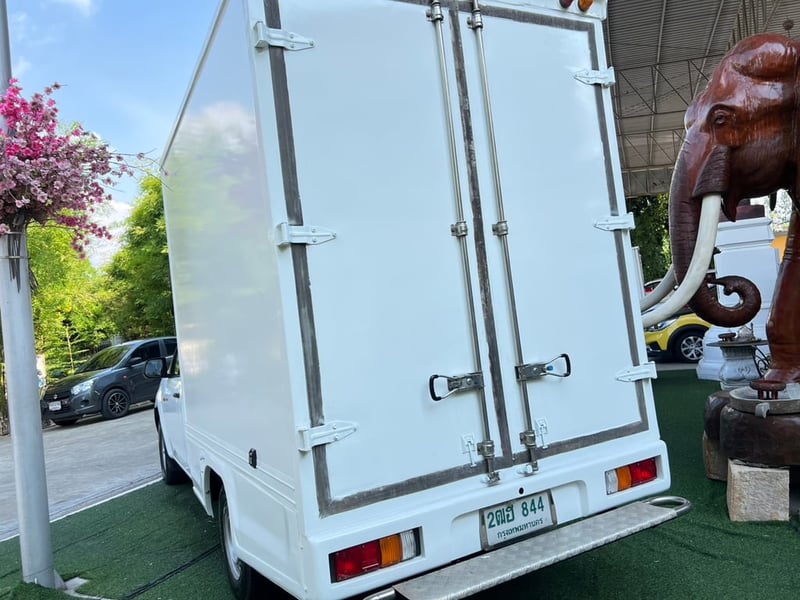 Isuzu D-Max 1.9 SPARK Isuzu D-Max 1.9 SPARK