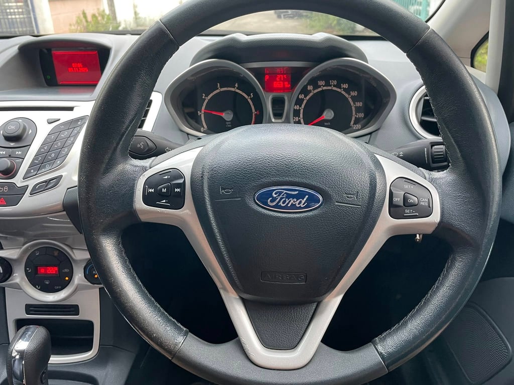 FORD เฟียตต้า รุ่นท๊อปสุด สปอร์ต อัลทิเมต ปี 2012 FORD เฟียตต้า รุ่นท๊อปสุด สปอร์ต อัลทิเมต ปี 2012