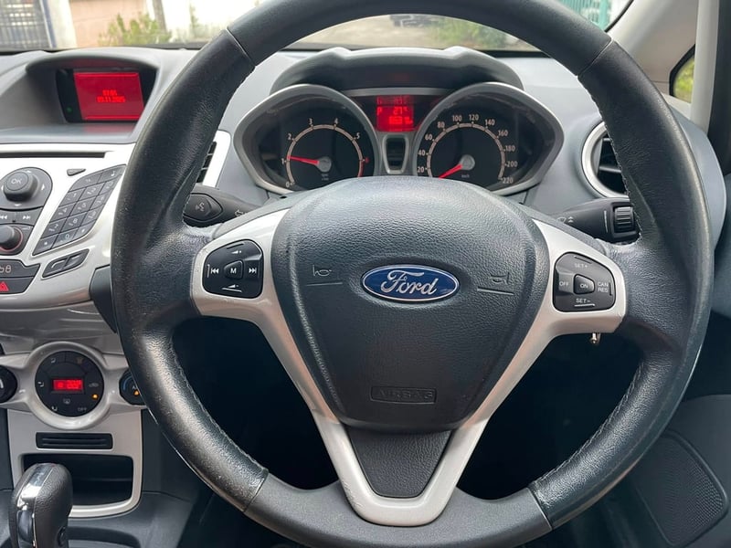 FORD เฟียตต้า รุ่นท๊อปสุด สปอร์ต อัลทิเมต ปี 2012 