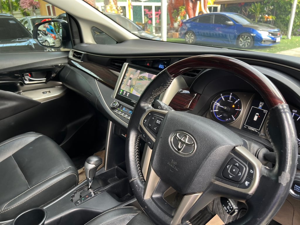 Toyota INNOVA 2.8 Crysta 7 ที่นั่ง Toyota INNOVA 2.8 Crysta 7 ที่นั่ง
