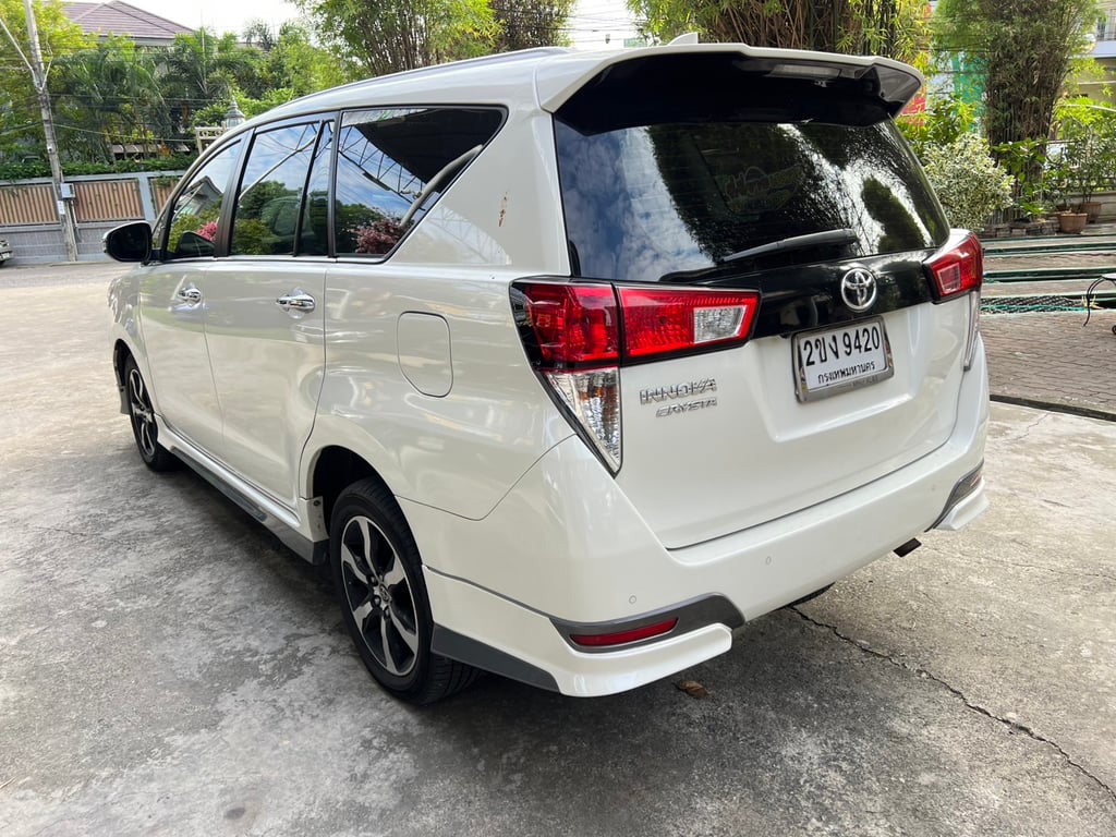 Toyota INNOVA 2.8 Crysta 7 ที่นั่ง Toyota INNOVA 2.8 Crysta 7 ที่นั่ง