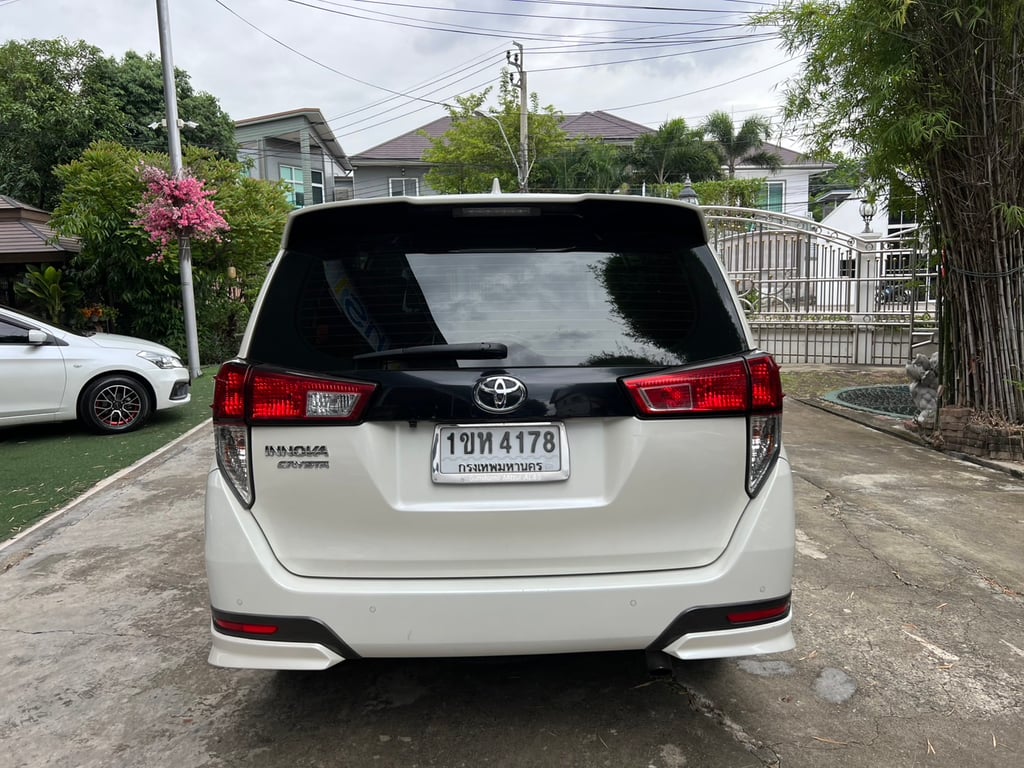 INNOVA 2.8 Crysta INNOVA 2.8 Crysta
