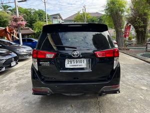 Toyota INNOVA 2.8 Crysta Premium รถรุ่นพรีเมียม 