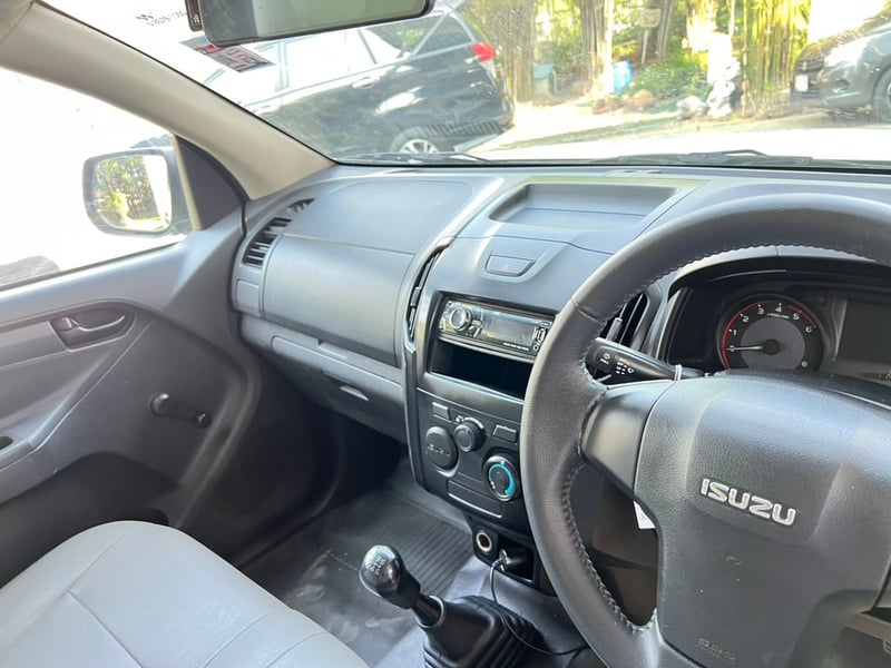 Isuzu D-Max 1.9 SPARK Isuzu D-Max 1.9 SPARK