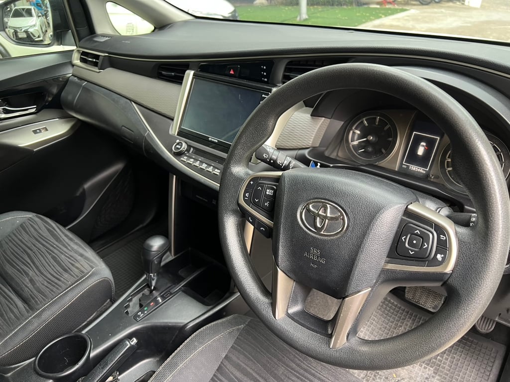 INNOVA 2.8 Crysta INNOVA 2.8 Crysta