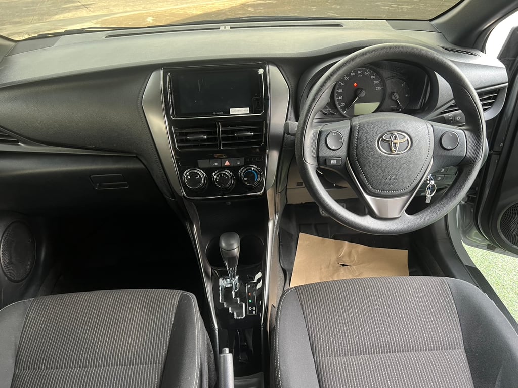 #Toyota YARIS 1.2 Sport 