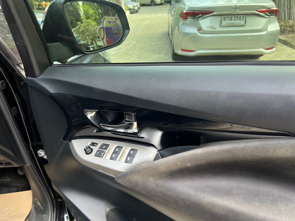 Toyota INNOVA 2.8 Crysta Premium รถรุ่นพรีเมียม 