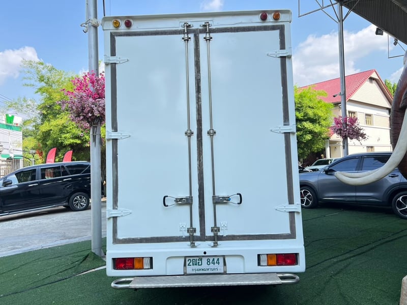 Isuzu D-Max 1.9 SPARK Isuzu D-Max 1.9 SPARK