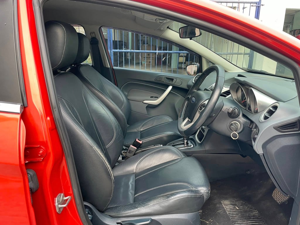 FORD เฟียตต้า รุ่นท๊อปสุด สปอร์ต อัลทิเมต ปี 2012 FORD เฟียตต้า รุ่นท๊อปสุด สปอร์ต อัลทิเมต ปี 2012