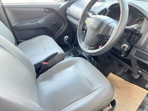 Isuzu D-Max 1.9 SPARK Isuzu D-Max 1.9 SPARK