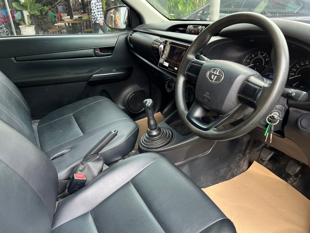 🚗Toyota Hilux Revo 2.4 J