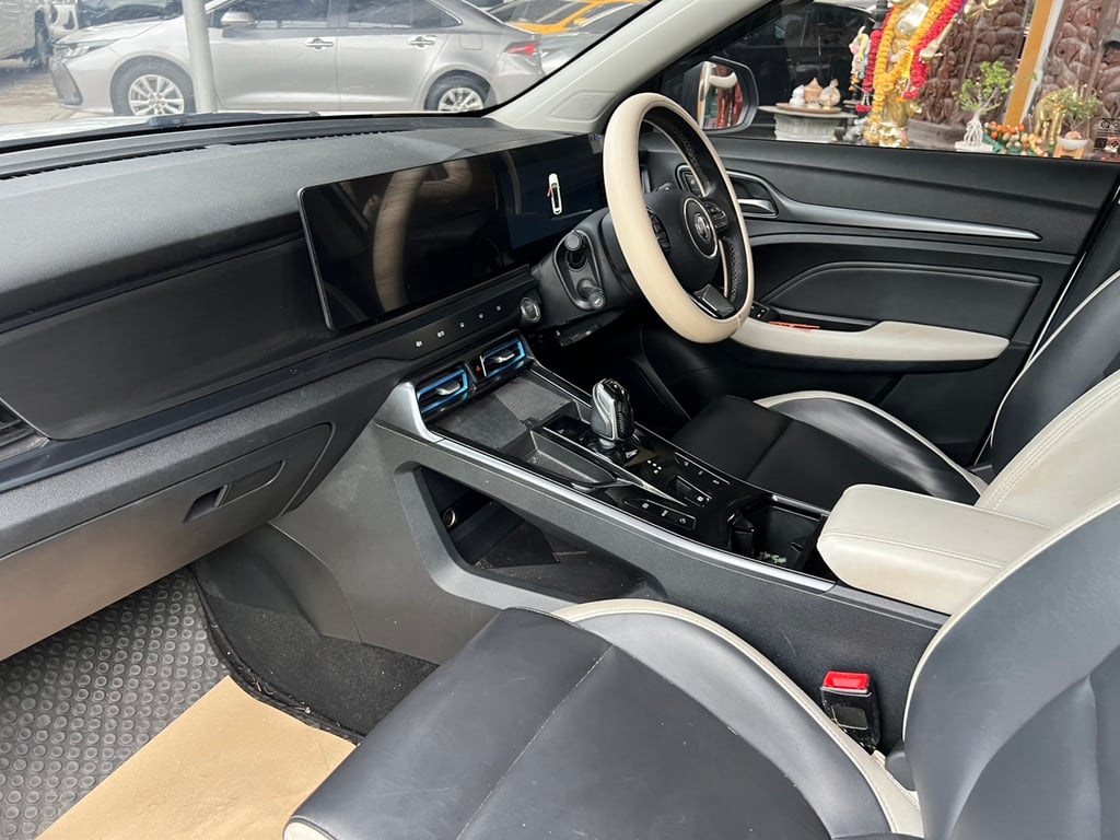 MG VS HEV 1.5 X Two Tone 