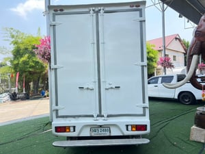 Toyota Hilux Revo 2.4 Entry ปี 2021 Toyota Hilux Revo 2.4 Entry ปี 2021