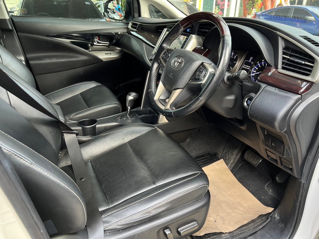 Toyota INNOVA 2.8 Crysta Premium รถรุ่นพรีเมียม Toyota INNOVA 2.8 Crysta Premium รถรุ่นพรีเมียม