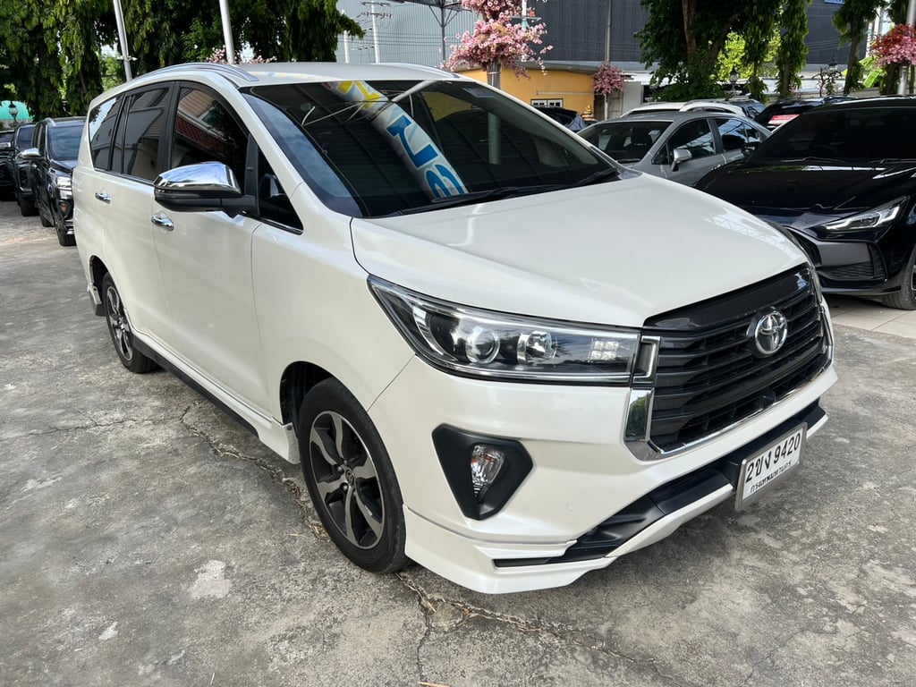 Toyota INNOVA 2.8 Crysta 7 ที่นั่ง Toyota INNOVA 2.8 Crysta 7 ที่นั่ง