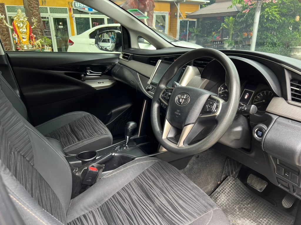 INNOVA 2.8 Crysta INNOVA 2.8 Crysta