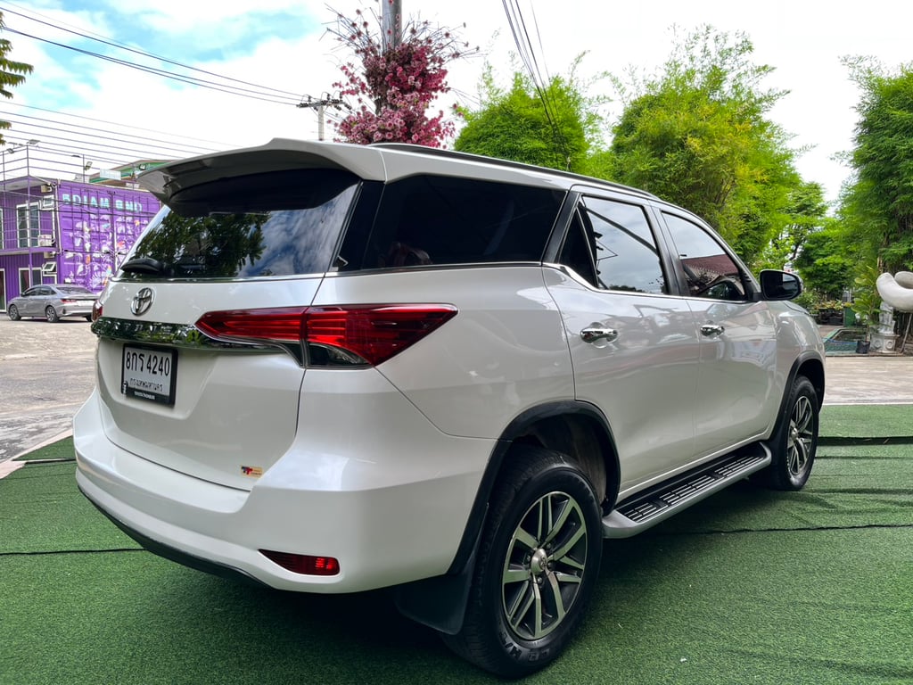 👑 TOYOTA FORTUNER 2.4 V AUTO! ปี 2019! 👑 👑 TOYOTA FORTUNER 2.4 V AUTO! ปี 2019! 👑