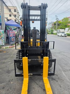 รถโฟล์คลิฟท์มือสอง CATERPILLAR DP30NT Hinge Fork รถโฟล์คลิฟท์มือสอง CATERPILLAR DP30NT Hinge Fork