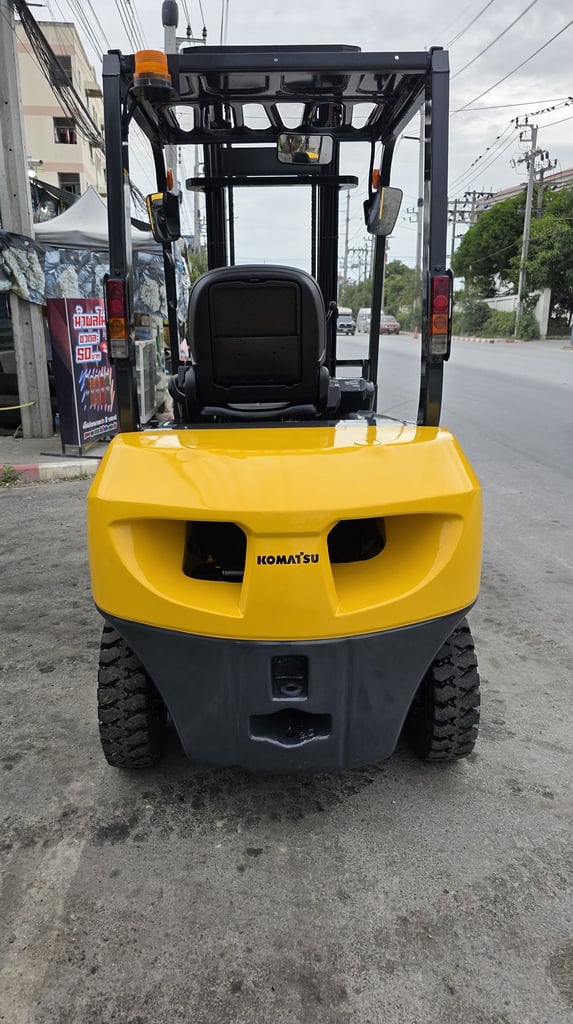 รถโฟล์คลิฟท์มือสอง KOMATSU FD25T-17 รถโฟล์คลิฟท์มือสอง KOMATSU FD25T-17