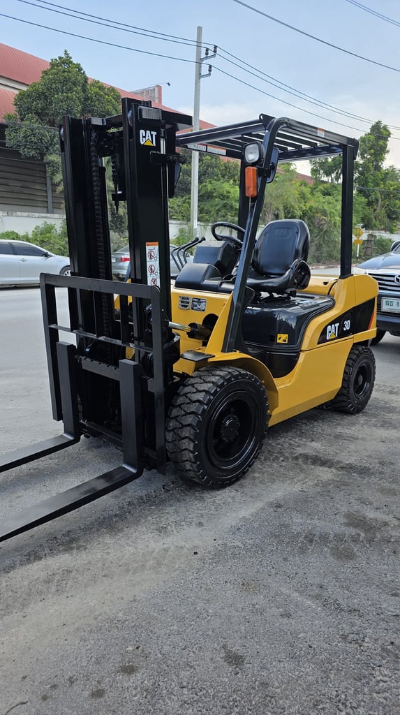 รถโฟล์คลิฟท์มือสอง CAT DP30NT รถโฟล์คลิฟท์มือสอง CAT DP30NT