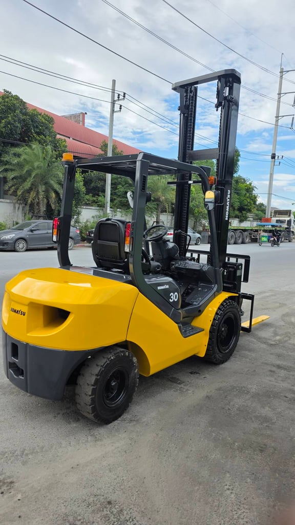 รถโฟล์คลิฟท์มือสอง KOMATSU FD30T-16 รถโฟล์คลิฟท์มือสอง KOMATSU FD30T-16