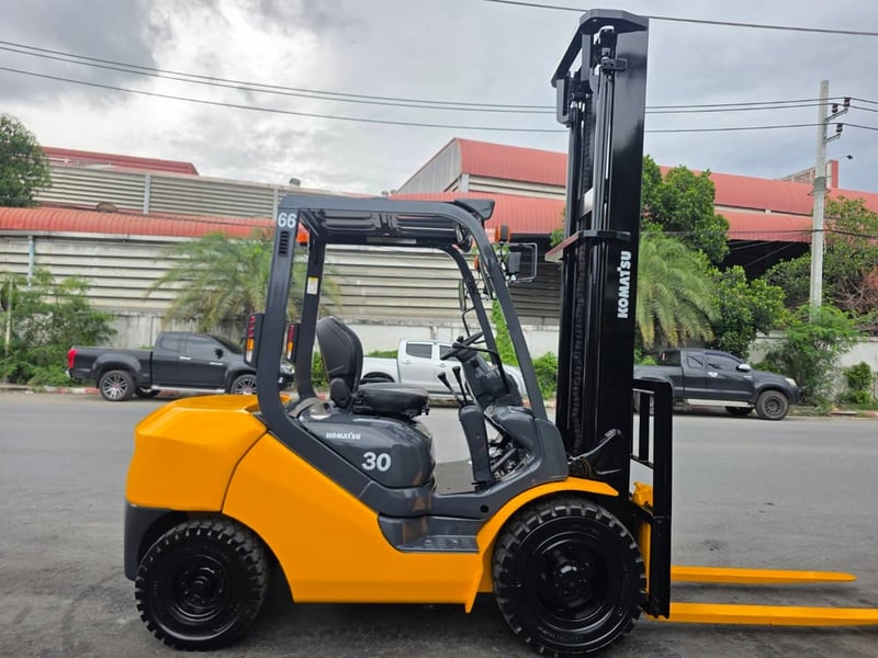 รถโฟล์คลิฟท์มือสอง KOMATSU FD30C-17 รถโฟล์คลิฟท์มือสอง KOMATSU FD30C-17