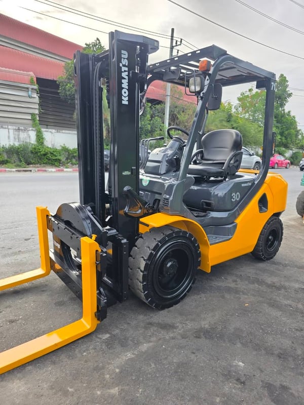 รถโฟล์คลิฟท์มือสอง KOMATSU FD30T-17 Rotator รถโฟล์คลิฟท์มือสอง KOMATSU FD30T-17 Rotator