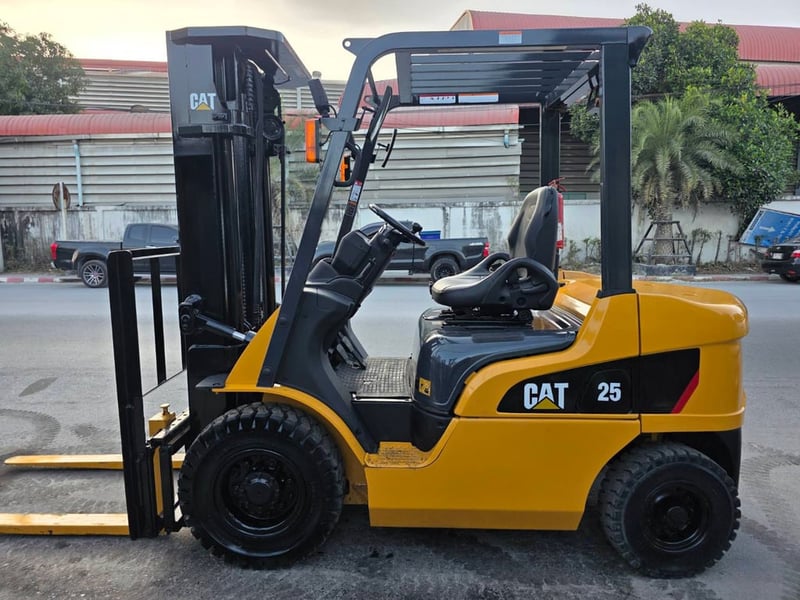 รถโฟล์คลิฟท์มือสอง CATERPILLAR DP25NT with Side Shift