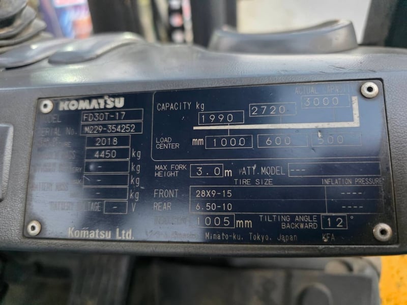 รถโฟล์คลิฟท์มือสอง KOMATSU FD30T-17 Hinge Fork รถโฟล์คลิฟท์มือสอง KOMATSU FD30T-17 Hinge Fork