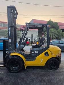 รถโฟล์คลิฟท์มือสอง KOMATSU FD30T-17 Dual Front Wheel รถโฟล์คลิฟท์มือสอง KOMATSU FD30T-17 Dual Front Wheel