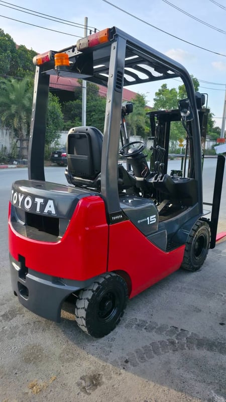 รถโฟล์คลิฟท์มือสอง TOYOTA 8FD15V40 MT