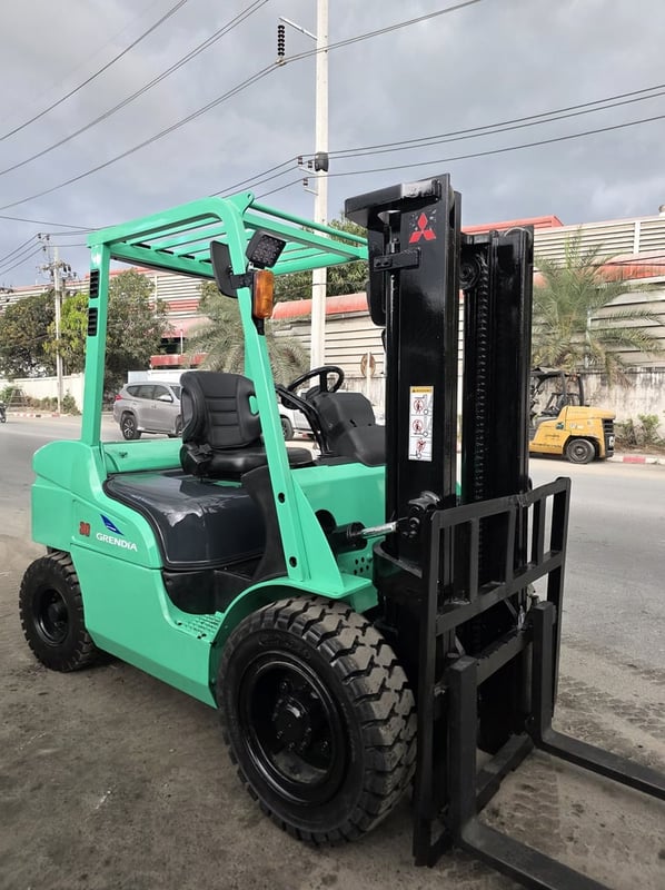รถโฟล์คลิฟท์มือสอง MITSUBISHI GRENDIA FD30T รถโฟล์คลิฟท์มือสอง MITSUBISHI GRENDIA FD30T