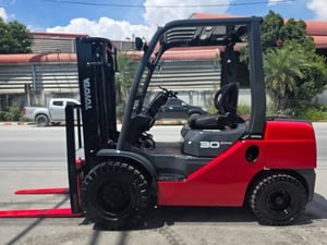 รถโฟล์คลิฟท์มือสอง TOYOTA 8FD30 รถโฟล์คลิฟท์มือสอง TOYOTA 8FD30