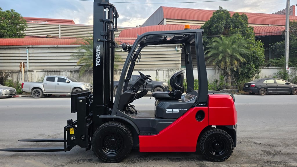 รถโฟล์คลิฟท์มือสอง TOYOTA 8FD25V40 MT