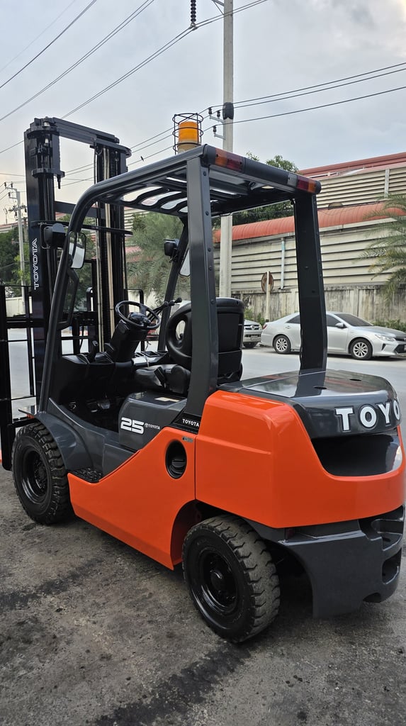 รถโฟล์คลิฟท์มือสอง TOYOTA 8FD25V40 MT